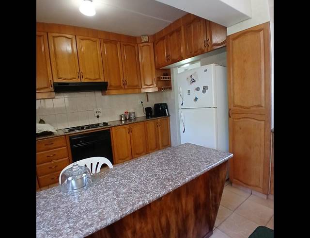 4 BEDROOM HOUSE FOR SALE IN YELLOWWOOD PARK